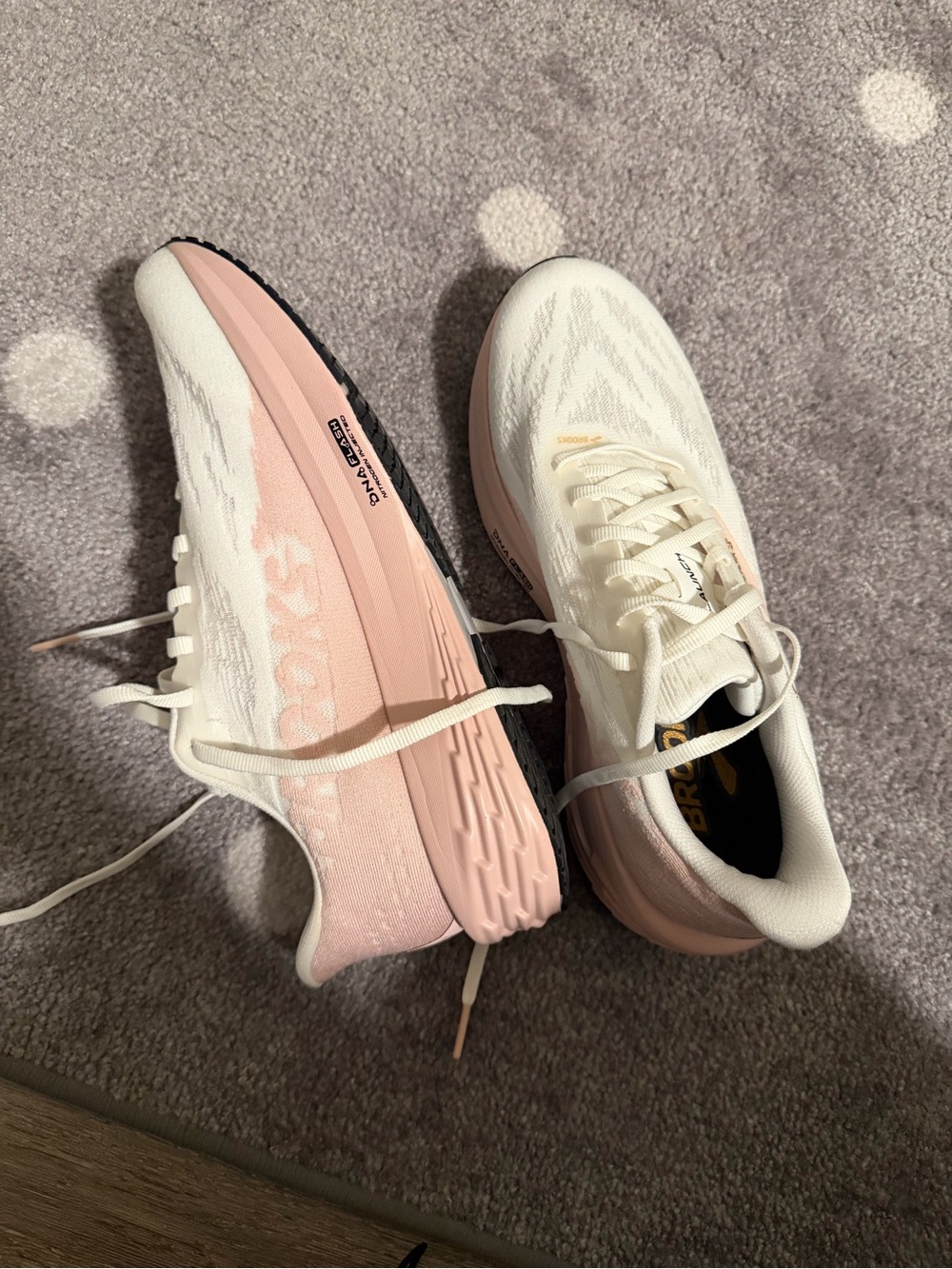 Brooks Women's White and Pink Launch 11 Running Shoe W 9.5 - Picture 9 of 9